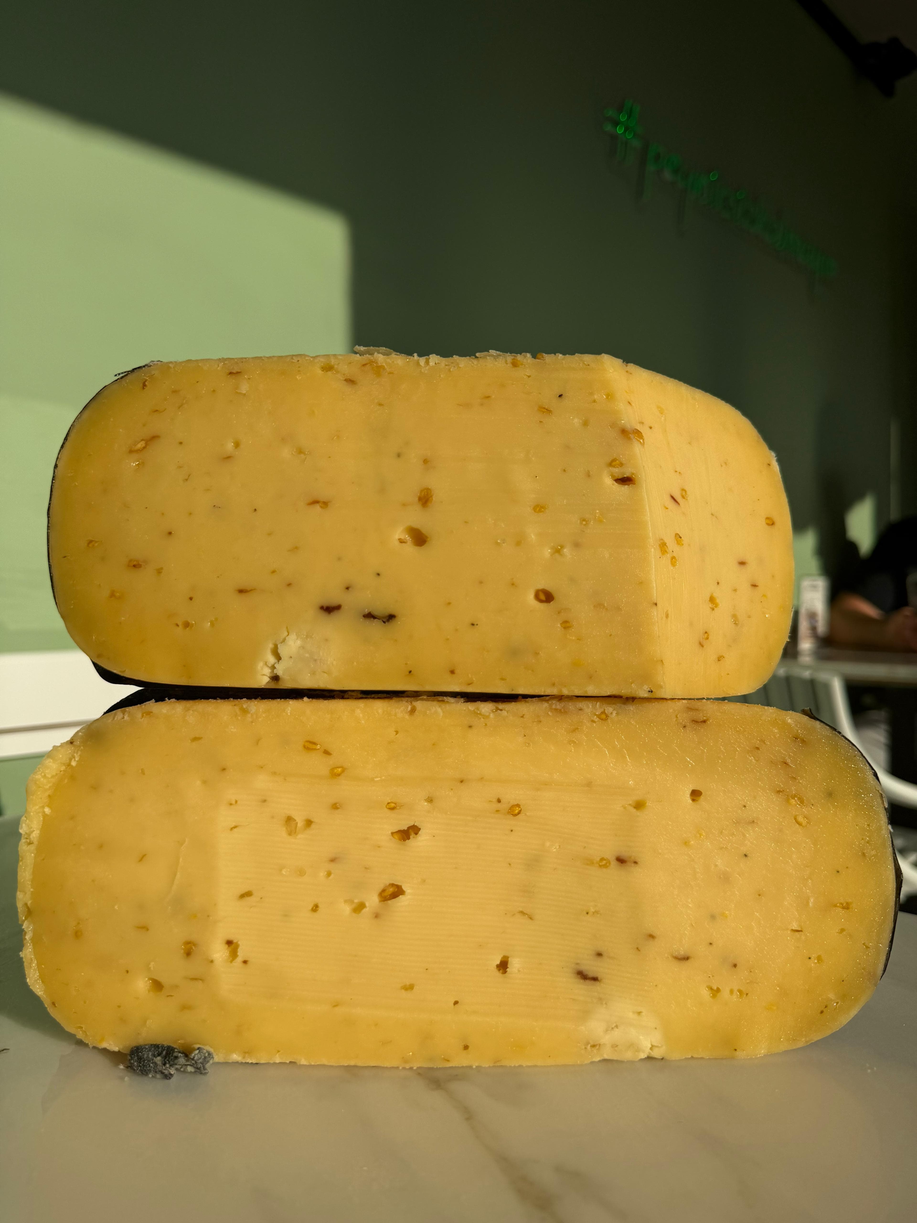 Trüf Mantarlı Gouda Peyniri